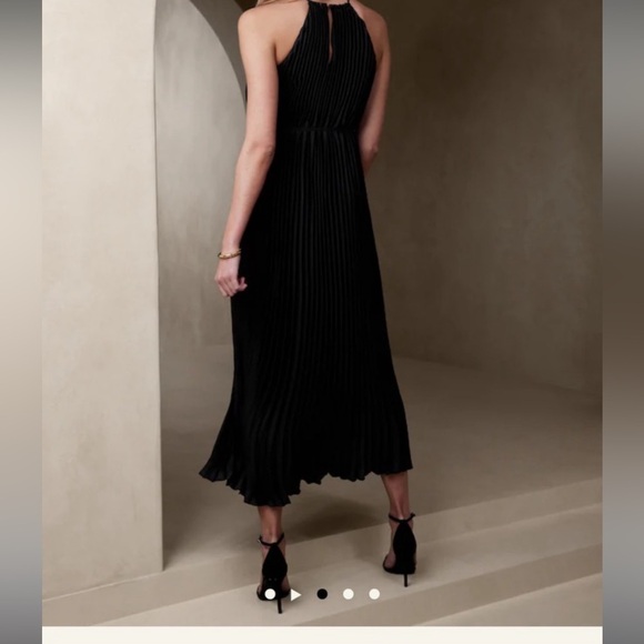 Banana Republic Halter Pleated Maxi Dress - Picture 3 of 7